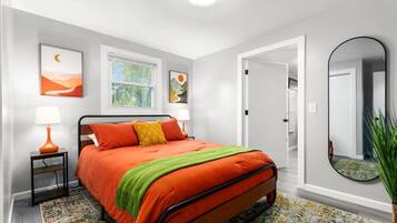 3 Schlafzimmer, Schreibtisch, Bügeleisen/Bügelbrett, Reisekinderbett