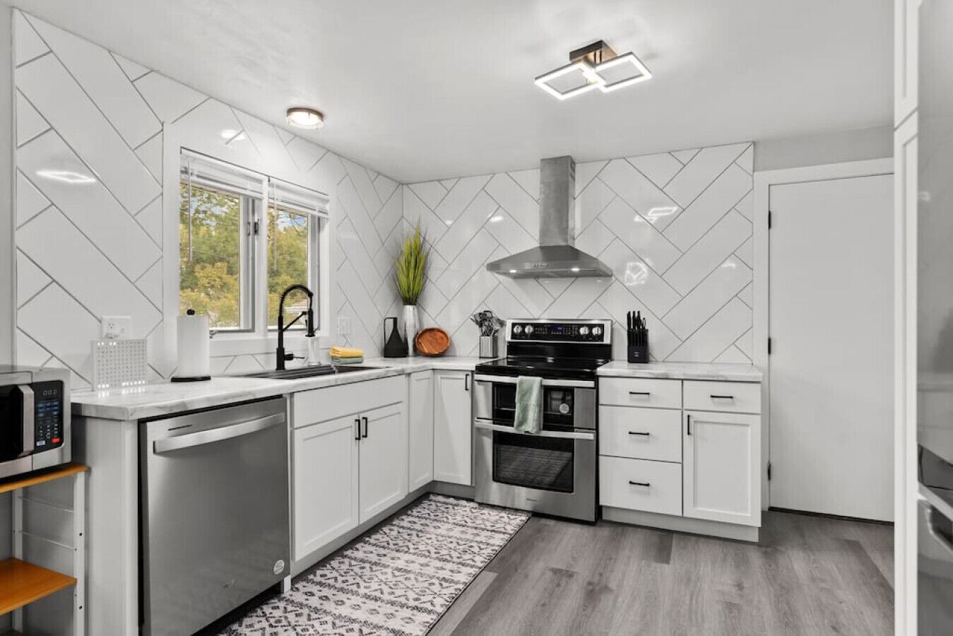 Refrigerador, microondas, horno y parrilla de estufa 