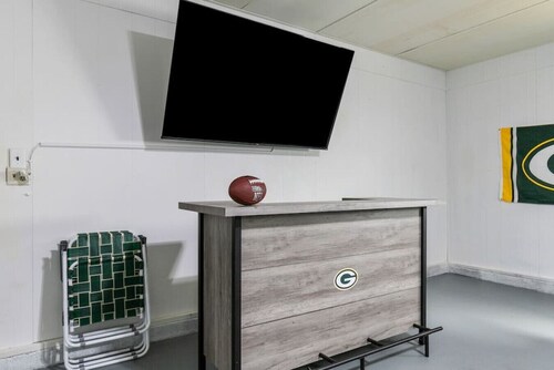 LAMBEAU|HotTub|5 MinWalk|Sleeps14|Firepit|Grill