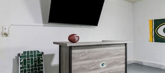 LAMBEAU|HotTub|5 MinWalk|Sleeps14|Firepit|Grill