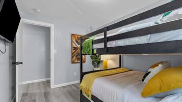 3 bedrooms, desk, iron/ironing board, travel cot