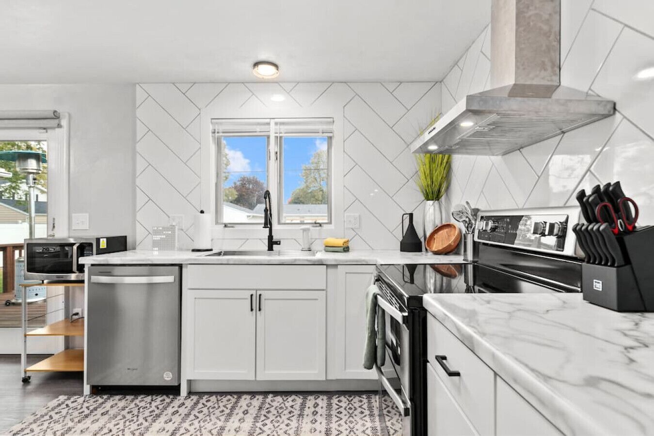 Refrigerador, microondas, horno y parrilla de estufa 