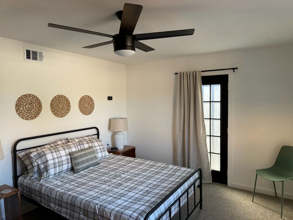Atrium House Stylish Stay, Walk to Campus College Station Vrbo