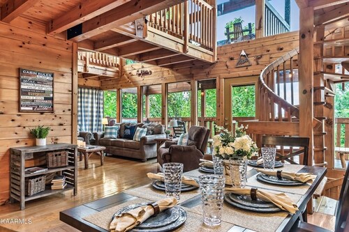 Beautiful Cozy Cabin Near Pigeon Forge with Hot Tub + Game Room + Amazing Views