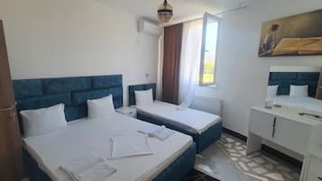 Comfort Room | 10 bedrooms, free WiFi