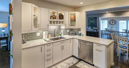 Large Family Gathering Home: Indoor Hot Tub! Sleeps 15