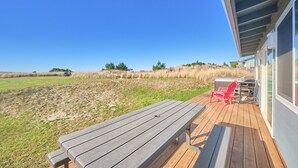 Unclassified image, 4 of 25, button - Hot Tub, Amazing Views, Ocean Front, Pets OK (Serenity) (Ocean Park)