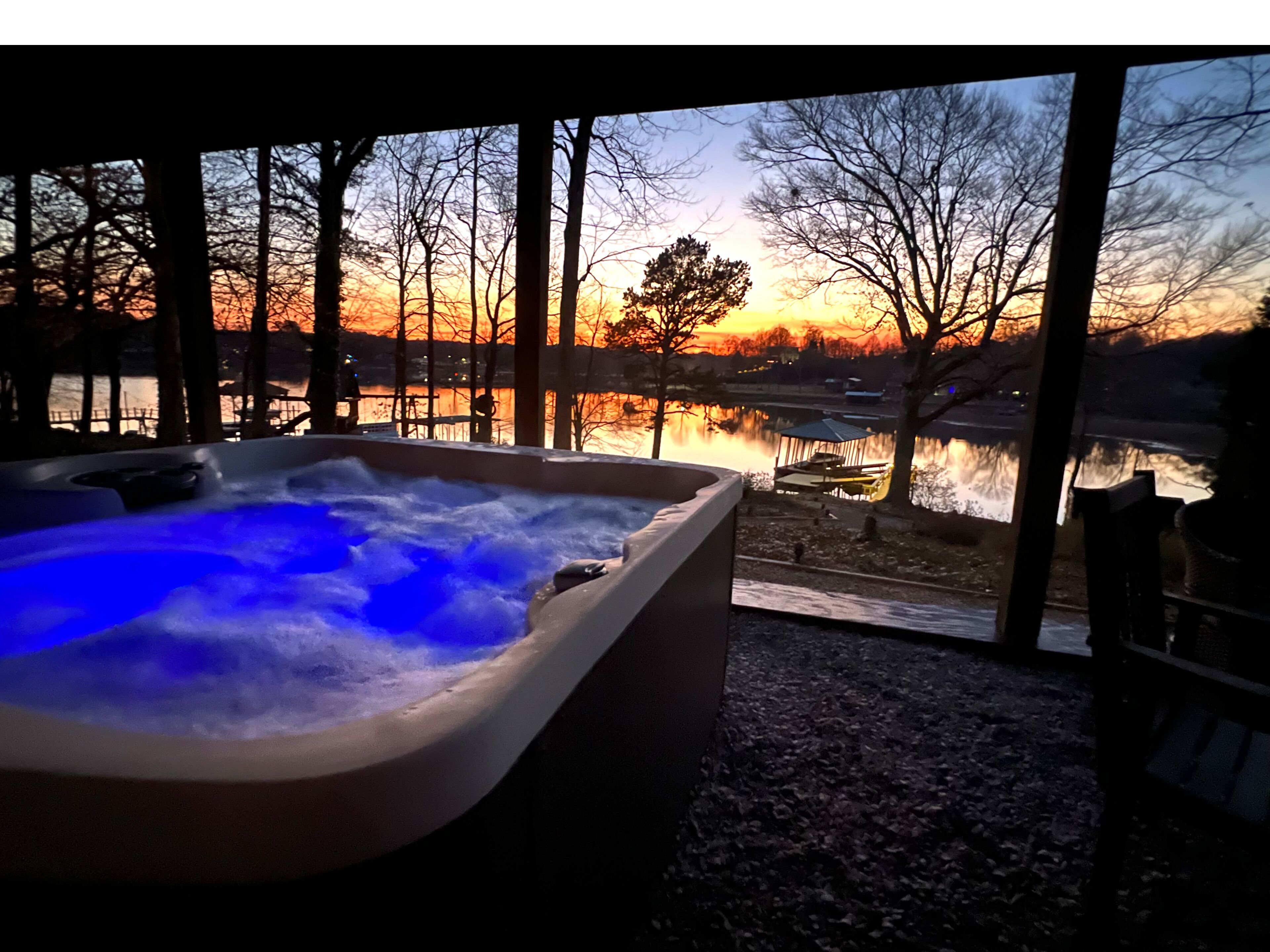 Hot Tub, Lakefront, EV Charger, Screened Porch, Private Dock, Pet Friendly