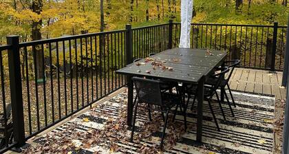 Cozy, stylish 4-season chalet with private beach access and walk to skiing!