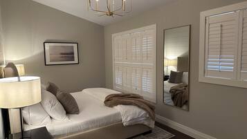 4 bedrooms, iron/ironing board, WiFi, bed sheets