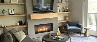 Cozy, stylish 4-season chalet with private beach access and walk to skiing!