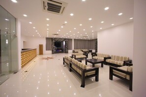 Reception - RUINS CHAAYA HOTEL (Polonnaruwa)