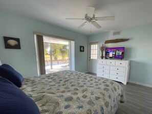Room - ❤ Waterfront Oasis★Close to Beach★Heated Pool/Spa! (Marco Island)