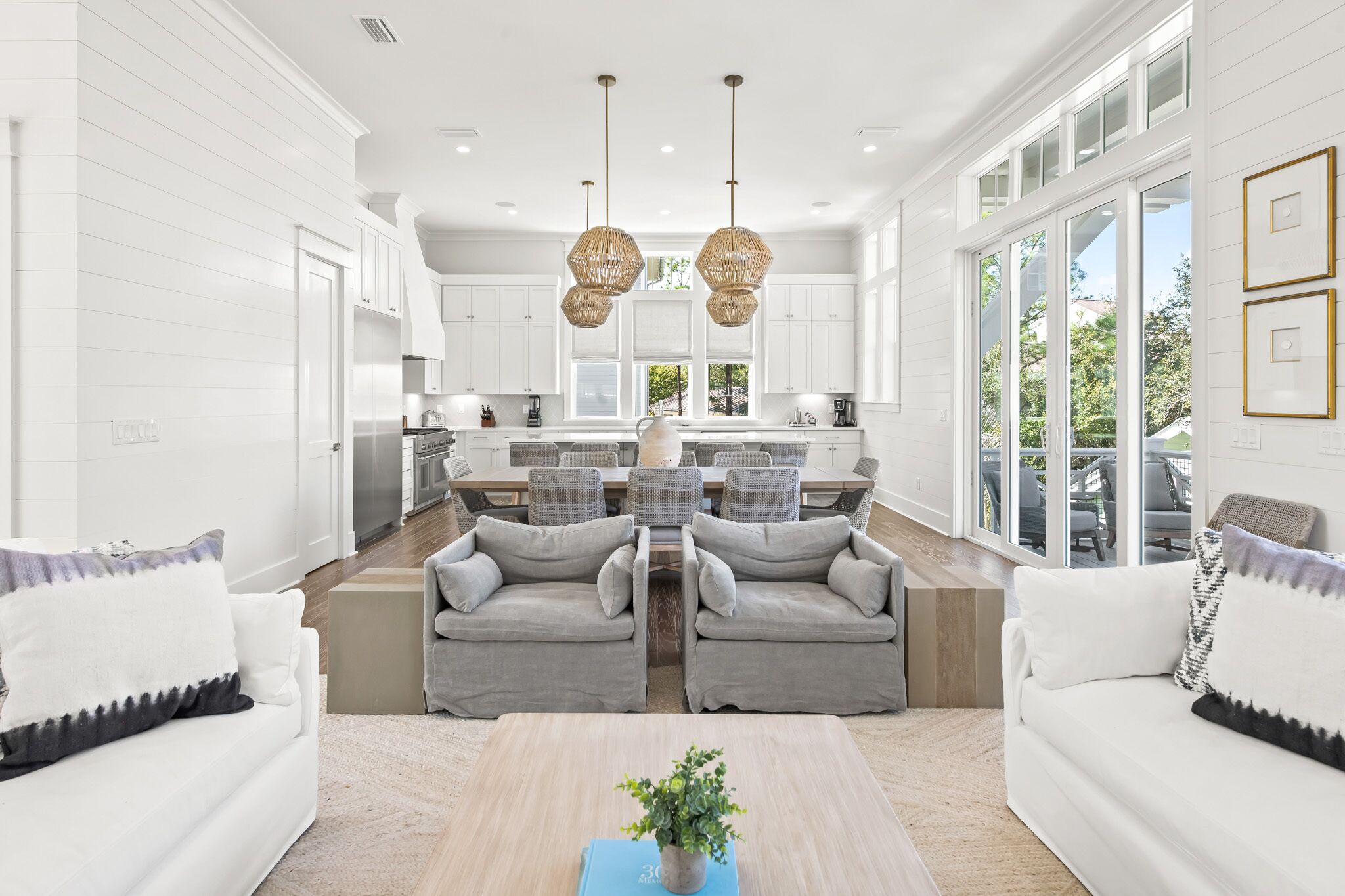 Smart TV, fireplace, stereo