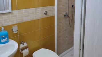 Dusche, Haartrockner, Bidet, Handtücher