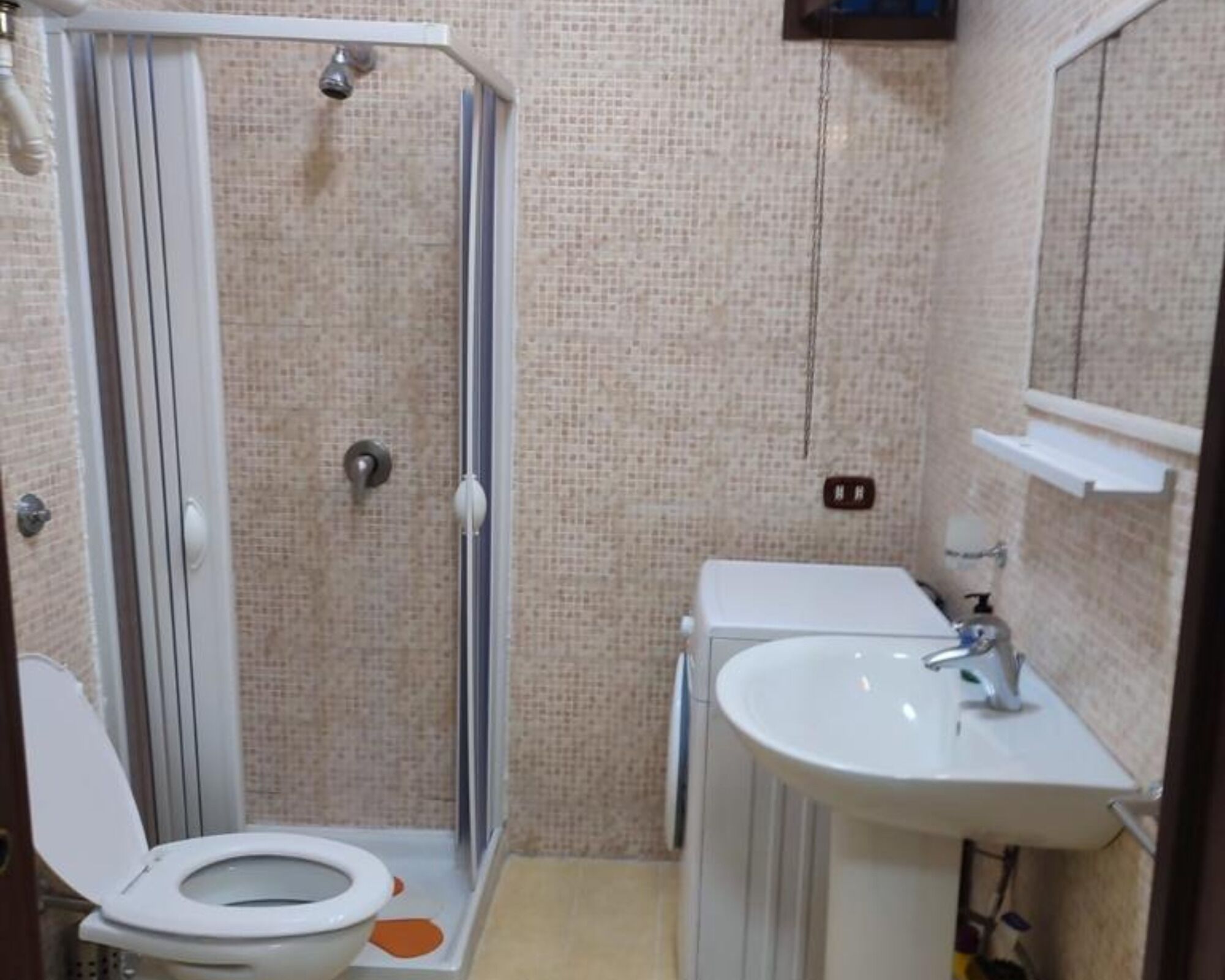 Doccia, asciugacapelli, bidet, asciugamani