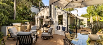 Montecito Bungalow-walking distance to lower village!