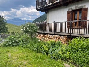 Property grounds - 100m from resort center, parking, television, 30m², Arêches-Beaufort (Beaufort)