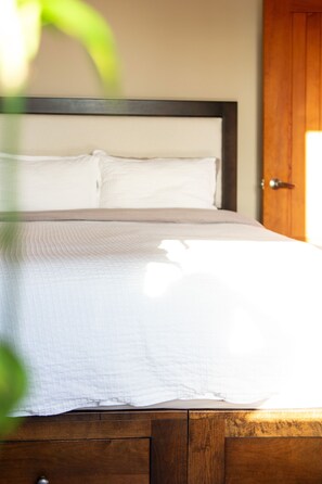 2 bedrooms, iron/ironing board, travel cot, free WiFi