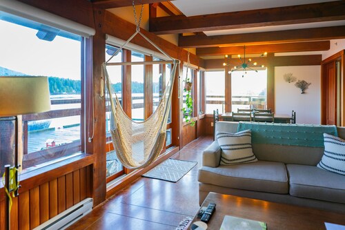 Waterfront Condo in Ucluelet with ocean and mountain views