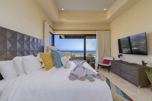 3 bedrooms, iron/ironing board, travel cot, free WiFi - Lavish Penthouse at Quivira Los Cabos (Cabo San Lucas)