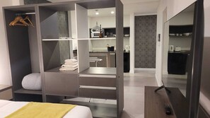 Superior Studio | Minibar, in-room safe, individually decorated, desk - Be Haus Temporary Apartments (San Luis)