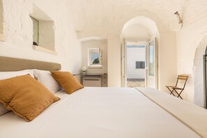 5 bedrooms, internet, bed sheets