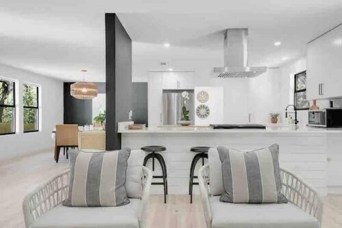 Stylish home 15 minutes from S Congress and ACL
