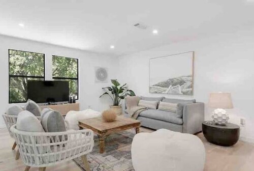 Stylish home 15 minutes from S Congress and ACL