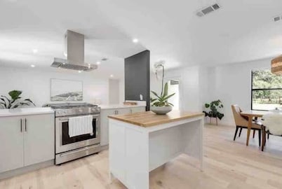 Stylish home 15 minutes from S Congress and ACL
