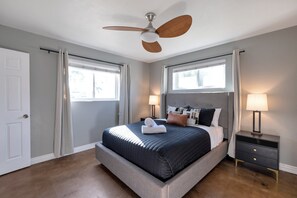 3 bedrooms, travel cot, WiFi, bed sheets - Backyard beauty in Charming Midtown Phoenix! (Phoenix)