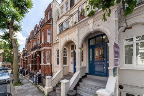 Exterior - Parsons Green  (London)