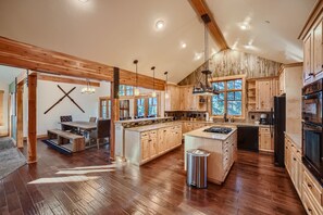 Fridge, microwave, oven, stovetop - Luxe BlueRiver Home, Private Movie Theater, Billiards, Hot Tub, Heated Garage (Blue River)