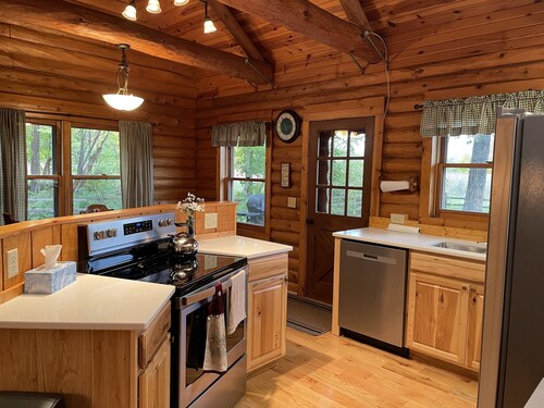 Beautiful log cabin with all the creature comforts of home. Private fishing lake