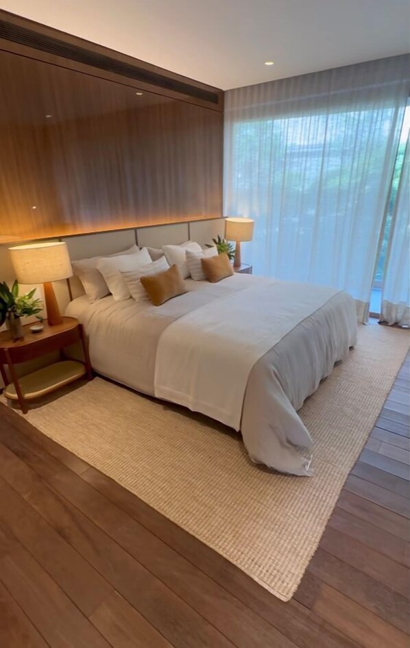 Chambre Luxe, 1 grand lit, vue jardin | 1 chambre, couette en duvet d'oie, matelas Select Comfort