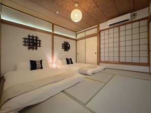 2 bedrooms, iron/ironing board, free WiFi, bed sheets - /6usj/ (Osakashi,Higashinariku,Nakamichi)