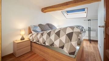 2 chambres, fer et planche à repasser, Wi-Fi, draps fournis