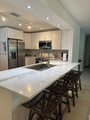 Microwave, oven, stovetop, dishwasher - ALL NEW BEACH RETREAT IN SANIBEL/BEACH ACCESS ACROSS THE STREET (Sanibel)