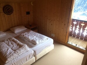 3 bedrooms, iron/ironing board