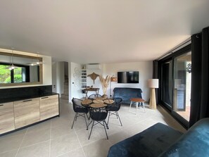 Exclusive Apartment | Private kitchen | Fridge, microwave, stovetop, dishwasher - Marines Appartement (Cogolin)