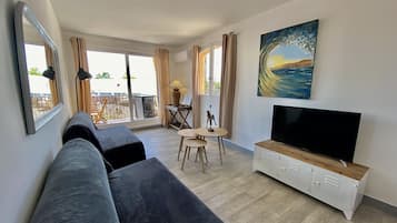 公寓 | 客廳 | 42 吋智能電視連有線電視頻道