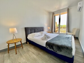 2min Plage, Accès Direct port | Décoration personnalisée, ameublement personnalisé, Wi-Fi gratuit