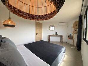 Decoración personalizada, muebles diferentes y wifi gratis