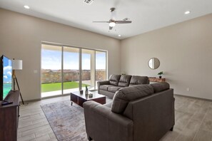 Living area - Enchanted Vista Retreat  (El Paso)
