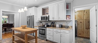 Asheville 5BR Retreat w/ Hot Tub, Game Room & Fire Pit. 15min from Downtown!