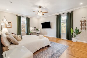 5 bedrooms, desk, iron/ironing board, travel cot - Asheville 5BR Retreat w/ Hot Tub, Game Room & Fire Pit. 15min from Downtown! (Asheville)