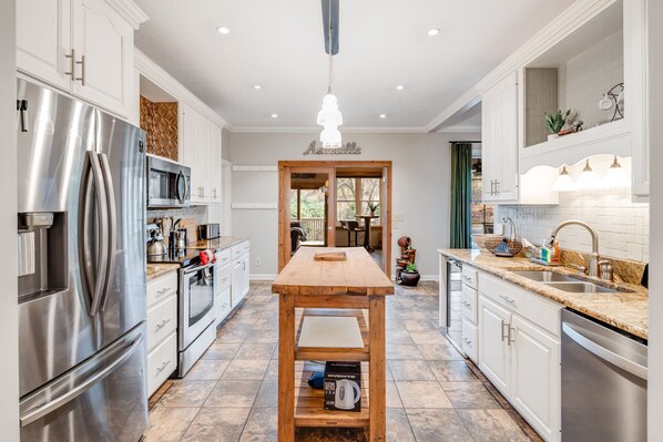 Fridge, microwave, oven, stovetop - Asheville 5BR Retreat w/ Hot Tub, Game Room & Fire Pit. 15min from Downtown! (Asheville)