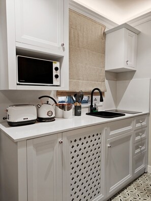 Fridge, microwave, stovetop, coffee/tea maker