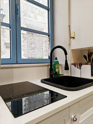 Fridge, microwave, stovetop, coffee/tea maker