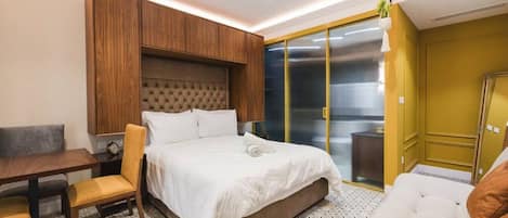 1 habitación, tabla de planchar con plancha, wifi gratis y ropa de cama